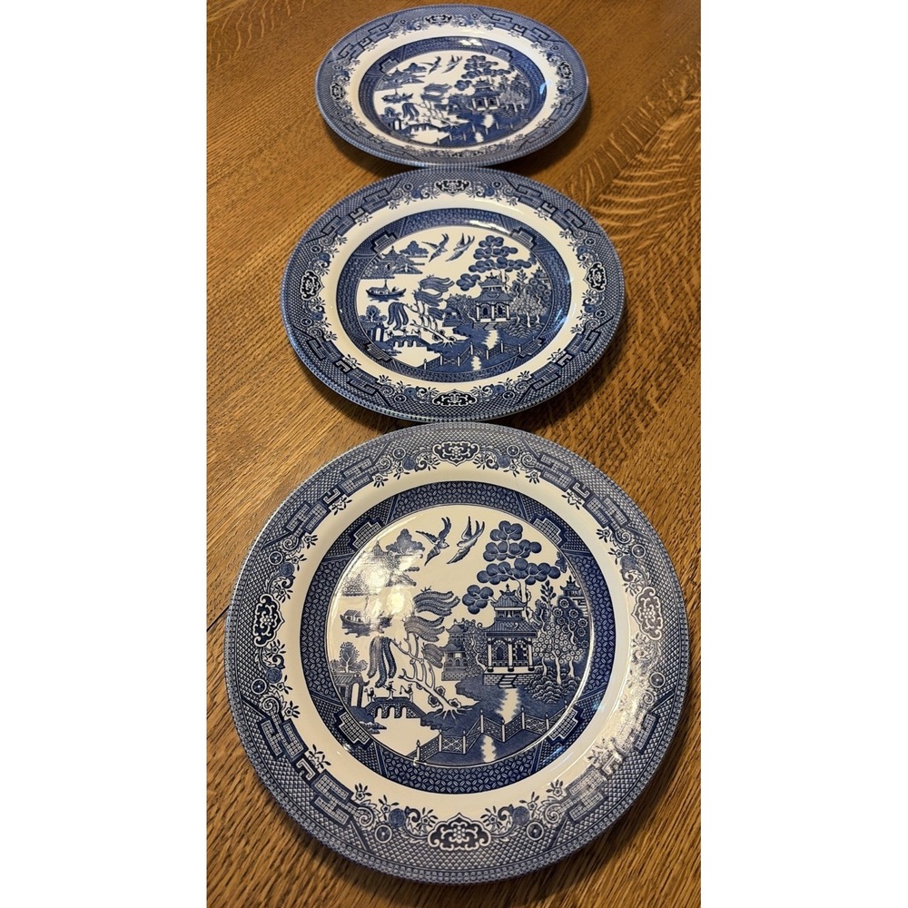 Churchill England Blue Willow 10.25" Dinner Plates Set of 3 Georgian Shape Mint